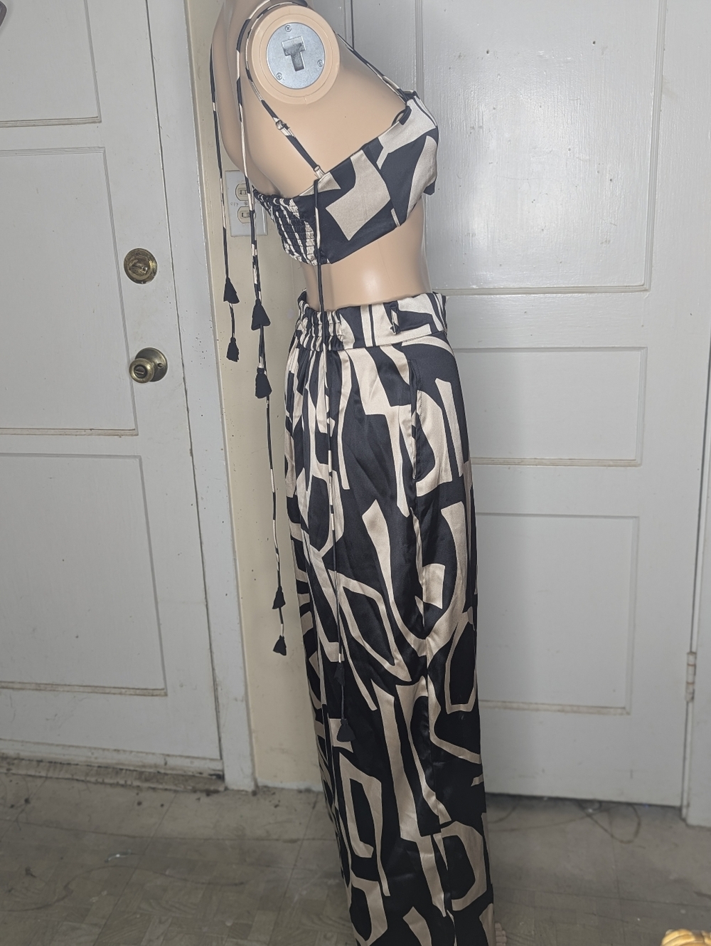 House Of Harlow 1960 Satin Geometric Print Two-Piece Pant Set Size Small - Picture 8 of 12